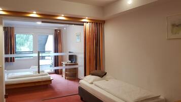 Hypo-allergenic bedding, in-room safe, desk, laptop workspace