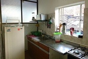 Fridge, microwave