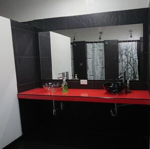 Shower, towels