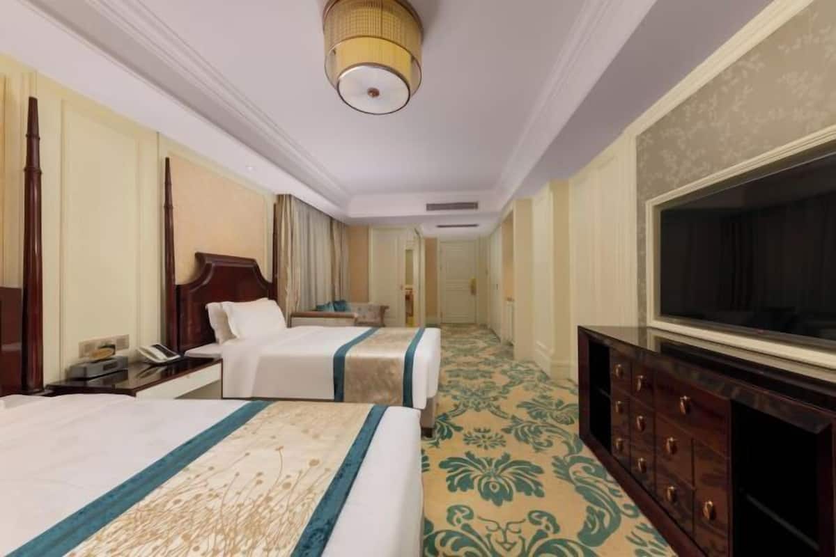 Premium bedding, down comforters, pillowtop beds, in-room safe