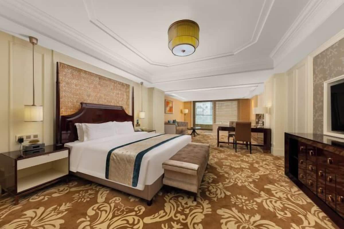Premium bedding, down comforters, pillowtop beds, in-room safe