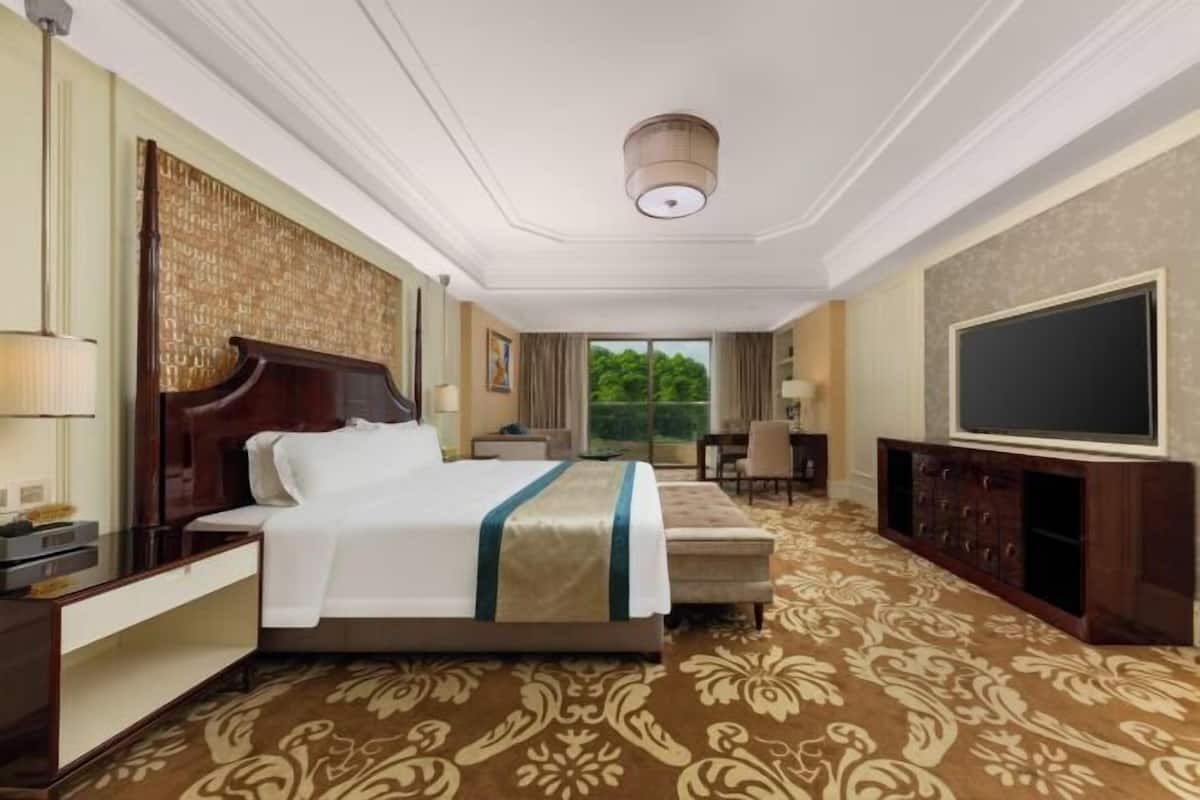 Premium bedding, down comforters, pillowtop beds, in-room safe