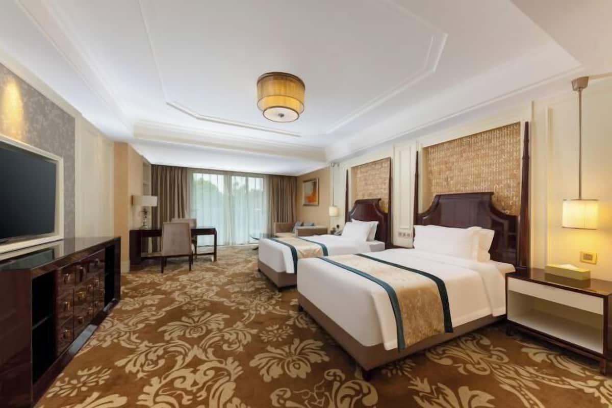 Premium bedding, down comforters, pillowtop beds, in-room safe