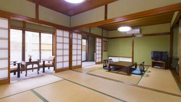 Traditionele kamer (Japanese Style for 7 Guests) | Een kluis op de kamer, geluiddichte muren, gratis wifi, beddengoed