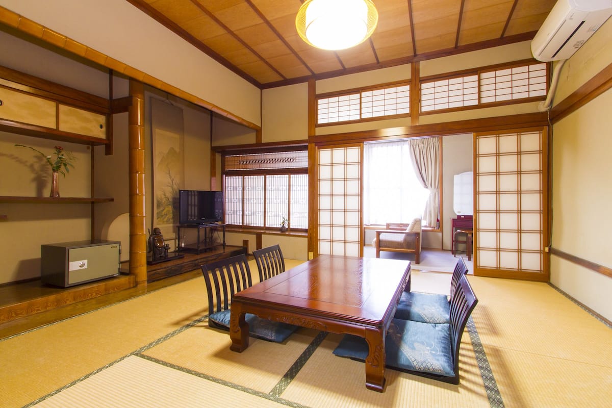 Traditionele kamer (Japanese Style for 4 Guests) | Een kluis op de kamer, geluiddichte muren, gratis wifi, beddengoed