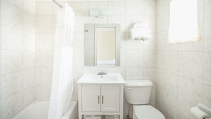 Combined shower/tub, soap, shampoo, toilet paper - Royal Palm Motel (Tybee Island)