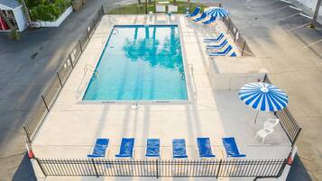 Hồ bơi ngoài trời