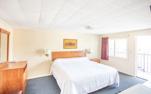 Superior Room, 1 King Bed | Free WiFi - Royal Palm Motel (Tybee Island)