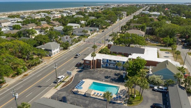 Property grounds - Royal Palm Motel (Tybee Island)