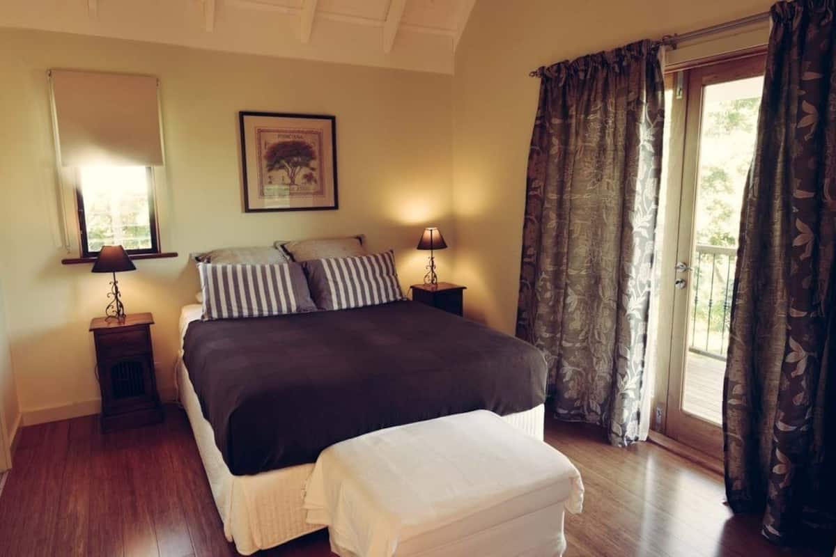 Standard Room, 1 Katil Ratu (Queen) | Tilam berlapik, dihias secara berasingan, ruang kerja komputer riba