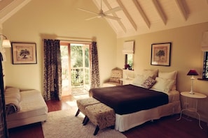 Frangipani Room | Pillowtop beds, individually decorated, laptop workspace, soundproofing - Old Church B&B (Milford)