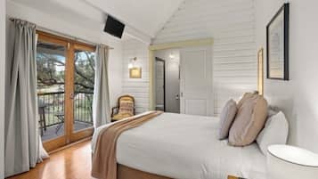 Jacaranda Room | Premium bedding, pillow-top beds, individually decorated, soundproofing