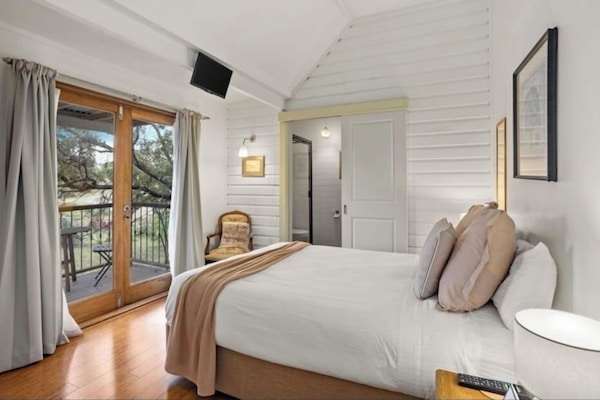 Jacaranda Room | Premium bedding, pillowtop beds, soundproofing