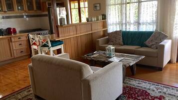 Ferienhaus, 2 Schlafzimmer | Wohnbereich | Smart-TV