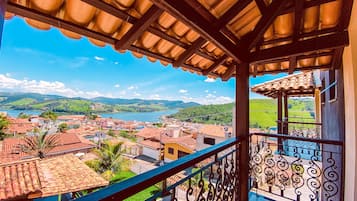 Superior Room, Balcony | Bar mini, meja, langsir/tirai gelap terus, kalis bunyi