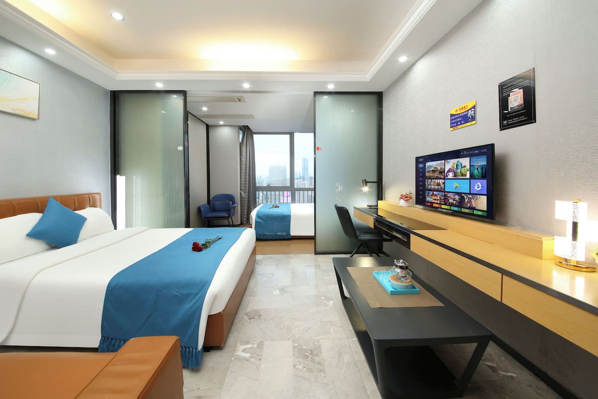 Premium bedding, down duvets, pillow-top beds, free minibar