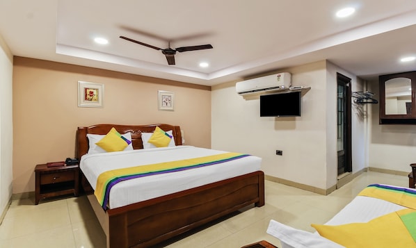 Habitación estándar | Tabla de planchar con plancha, camas extra, wifi gratis y ropa de cama