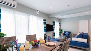 ألحفة محشوة بالريش وواي فاي مجانًا وبديكورات فريدة لكل غرفة