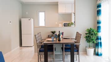 Suite Deluxe, para no fumadores | Edredón, decoración personalizada, muebles diferentes y wifi gratis