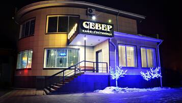 Façade de lâhĂ©bergement - soirĂ©e/nuit