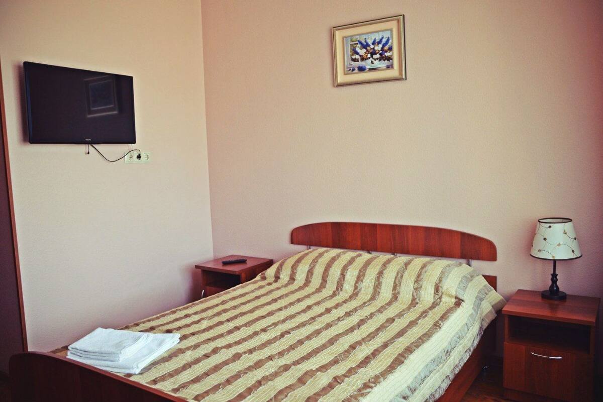 Standard Single Room | Desk, blackout drapes, iron/ironing board, free WiFi