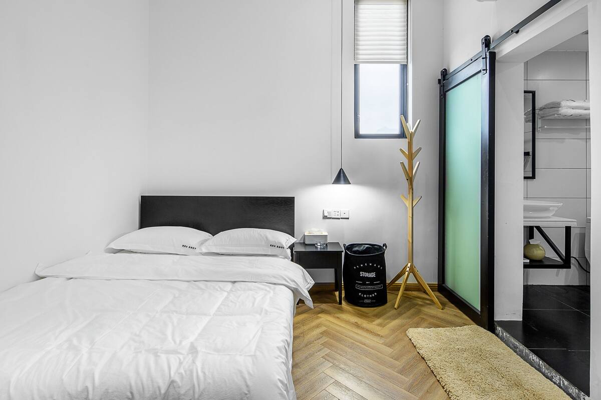 Desk, blackout curtains, soundproofing, free WiFi