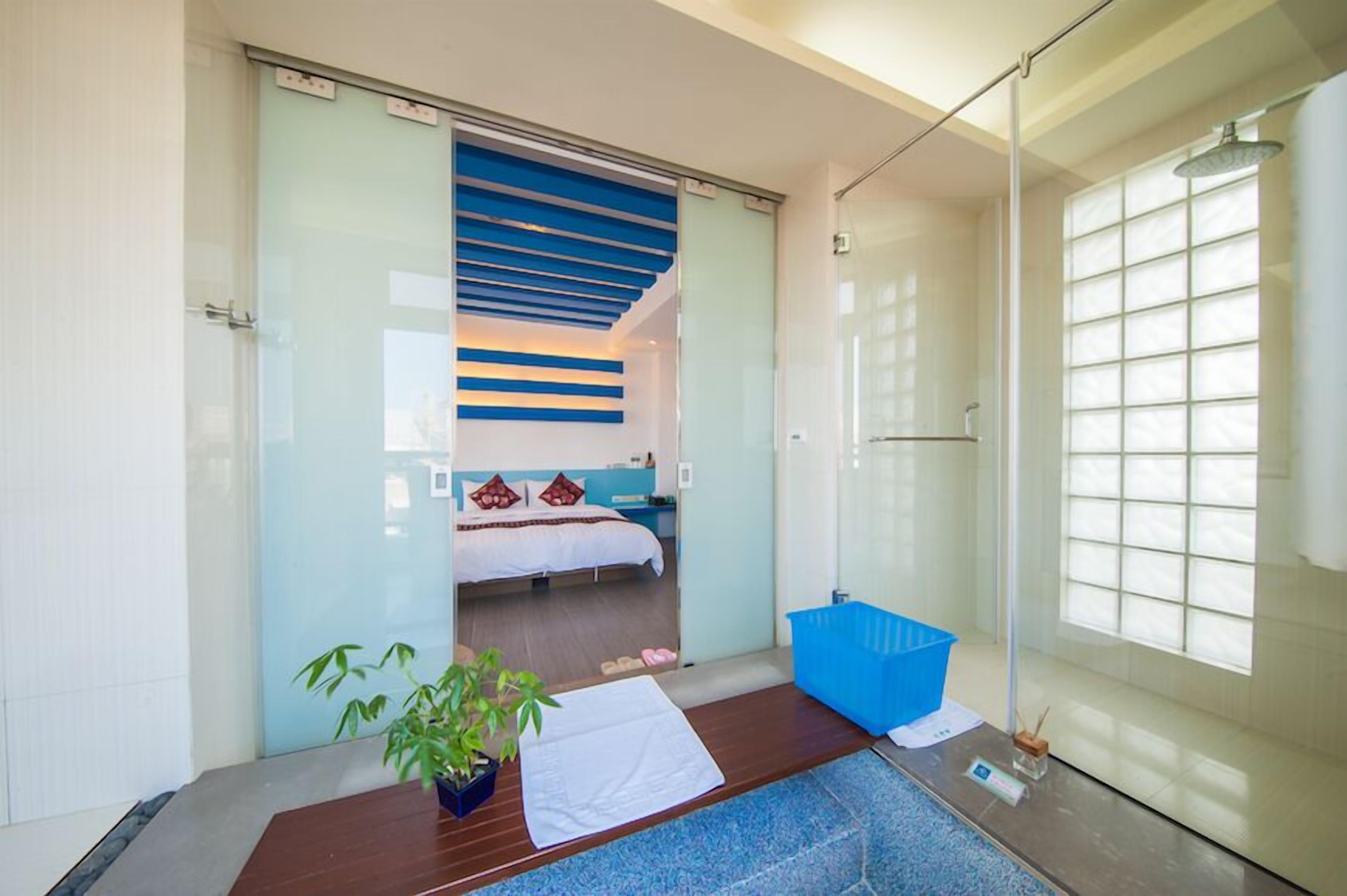 Double Room | Bathroom | Shower, hair dryer, towels, soap