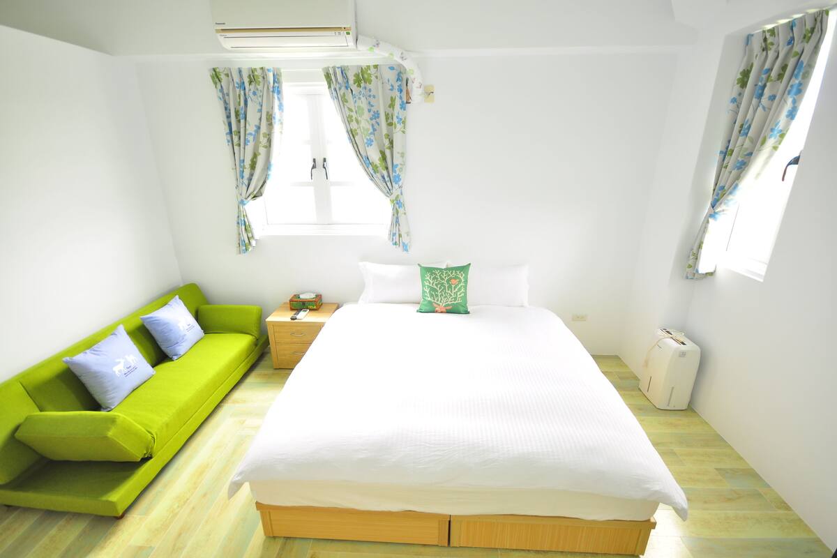 Blackout curtains, soundproofing, free WiFi, bed sheets