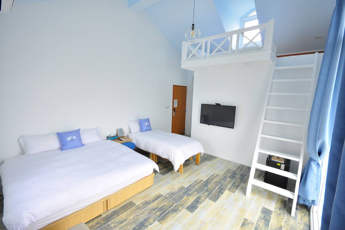 Blackout curtains, soundproofing, free WiFi, bed sheets