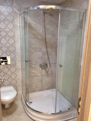 Departamento | Baño | Regadera, regadera con hidromasaje, amenidades de baño gratuitas 