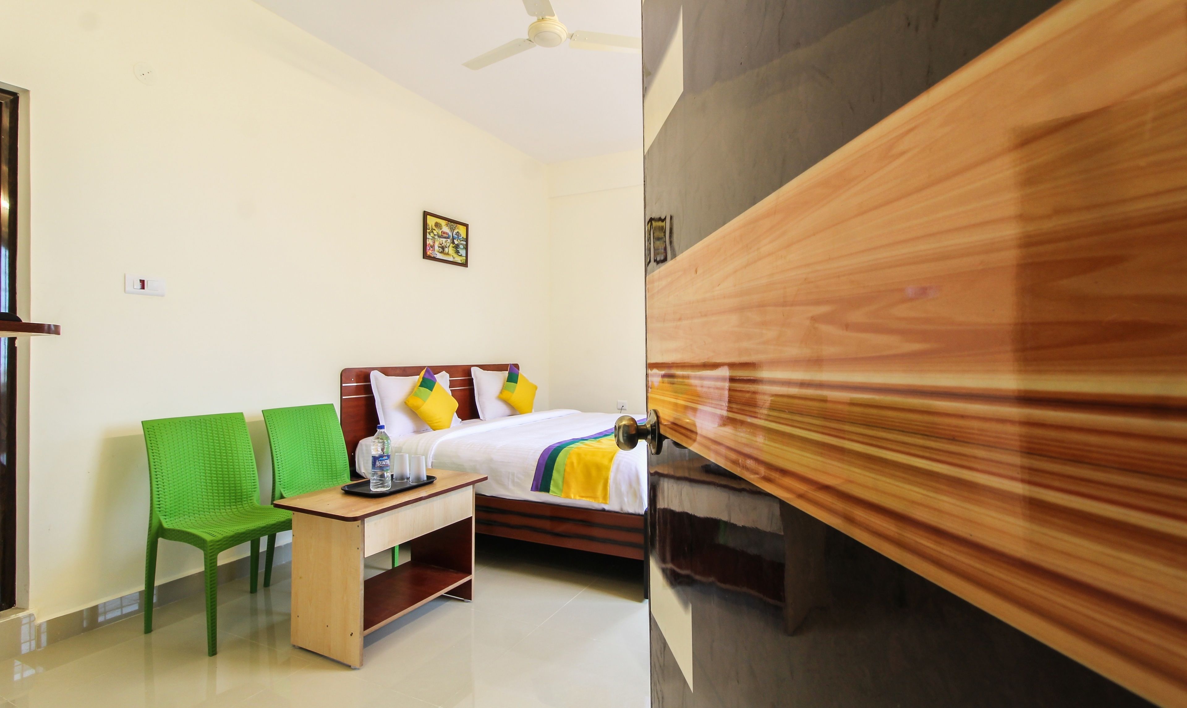 Deluxe Room | Desk, iron/ironing board, rollaway beds, free WiFi