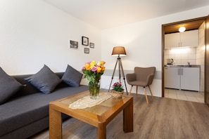 Chambre Familiale, balcon, vue montagne | Coin séjour