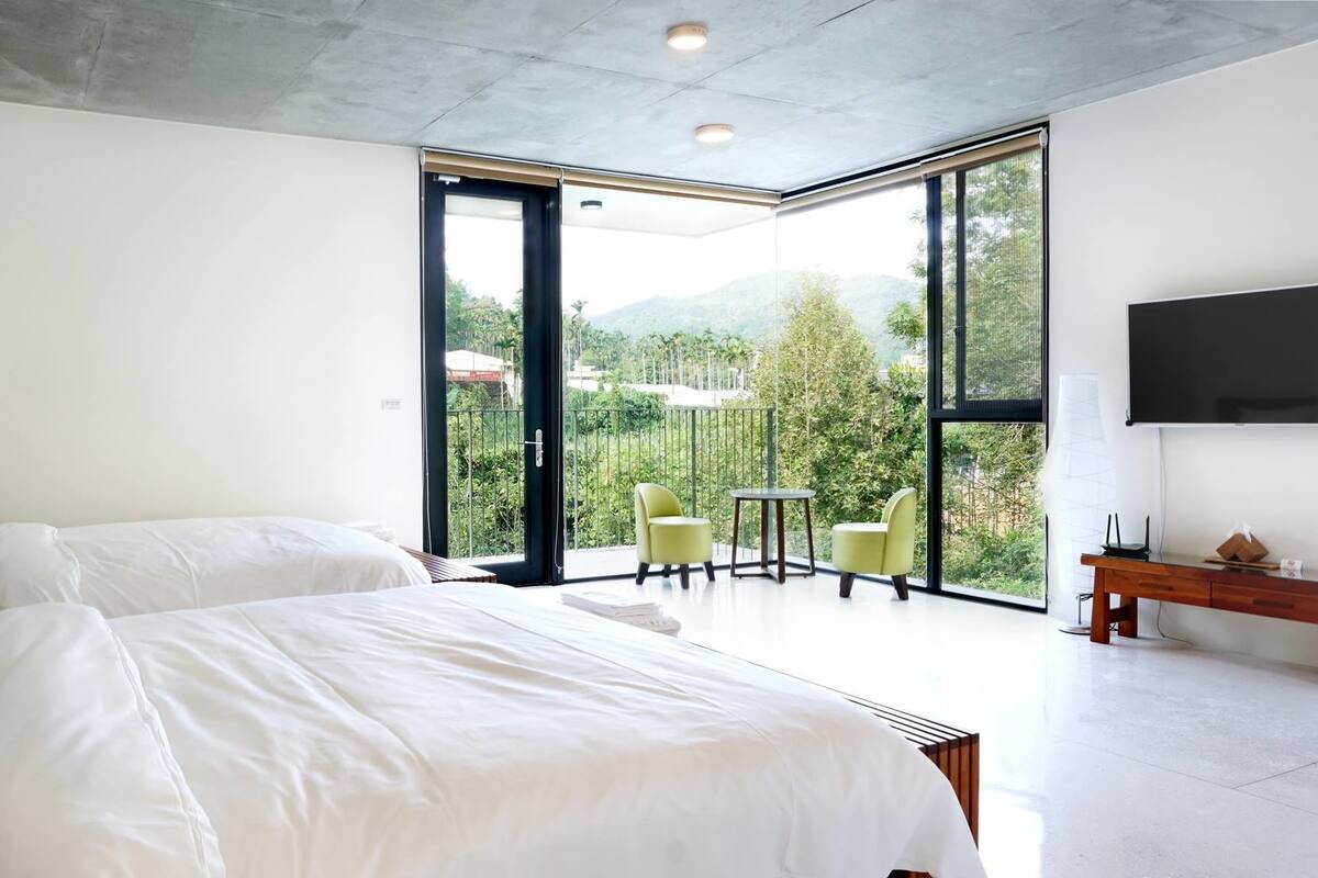 Desk, blackout curtains, free WiFi, bed sheets