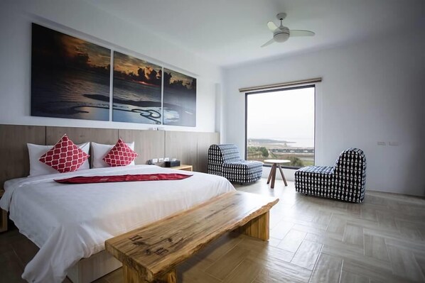 Escritorio, cortinas blackout y camas plegables/adicionales