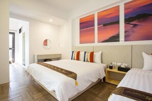 A hotel room with a large bed, two bedside tables, a nightstand, and a wall-mounted TV. - Hsu One One B&B (Magong)