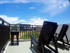 Firemannsrom | Skrivebord, blendingsgardiner og ekstrasenger (mot et tillegg)