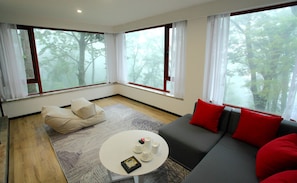 Habitación doble Deluxe, vista a la montaña | Terraza o patio