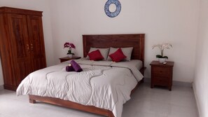 Habitació doble Deluxe, vistes a la piscina | 1 dormitori, caixa forta a l'habitació i habitacions insonoritzades 