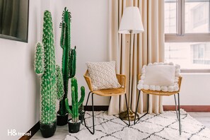 Habitación doble superior | Cortinas blackout, wifi gratis y ropa de cama 