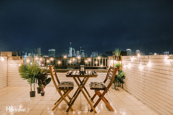 Fachada del alojamiento - Noche