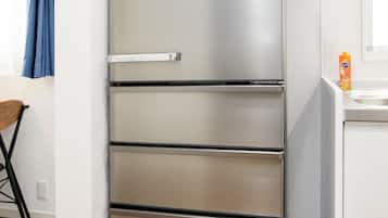 Design House | Shared kitchen | Full-size fridge, microwave, stovetop, rice cooker
