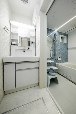 Design House | Bathroom sink - Higashi-Rokugo House WHITE by Tranova (Tokyo)