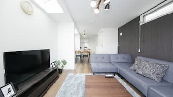 Design House | Living area | 40-inch flat-screen TV with digital channels, TV