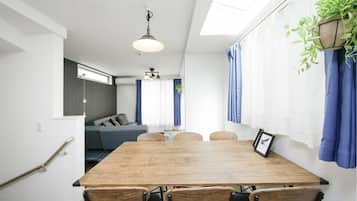 Design House | Living area | 40-inch flat-screen TV with digital channels, TV