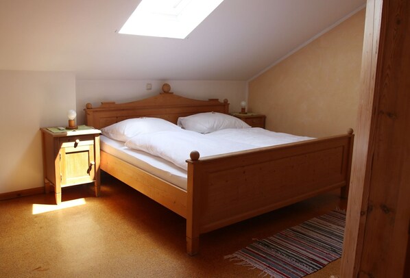 2 bedrooms, Internet, bed sheets