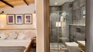 Habitació Deluxe, 1 llit doble, vistes al jardí | 1 dormitori, roba de llit d'alta qualitat i cortines opaques