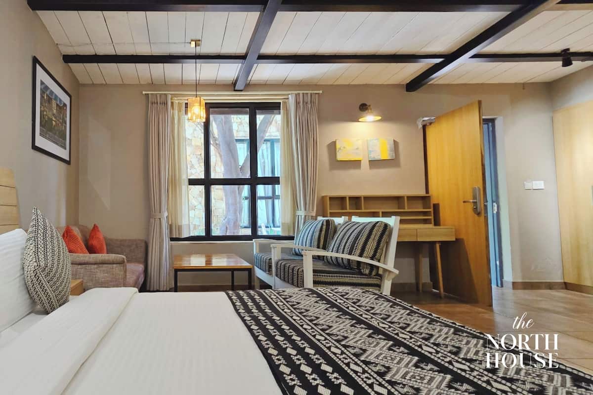 Premium Room | 1 bedroom, premium bedding, blackout drapes, iron/ironing board