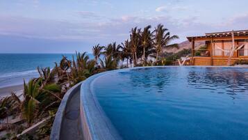 Infinity pool