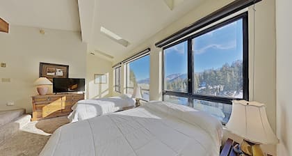 Comfortable Cozy 2 Bedroom Condo with Loft!
