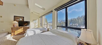 Comfortable Cozy 2 Bedroom Condo with Loft!